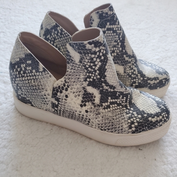Steve Madden Women’s Wrangle snake print platform high top sneakers US 7 M - Picture 4 of 14